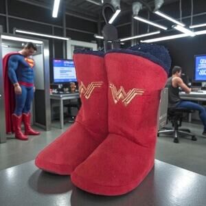 Wonder Woman NEW Women's XS 3-4 Faux Sherpa Slipper Boots Bioworld DC Comics